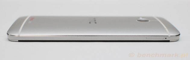 HTC One lewy bok