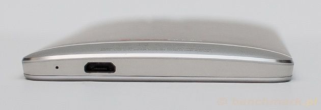 HTC One dolna krawędź