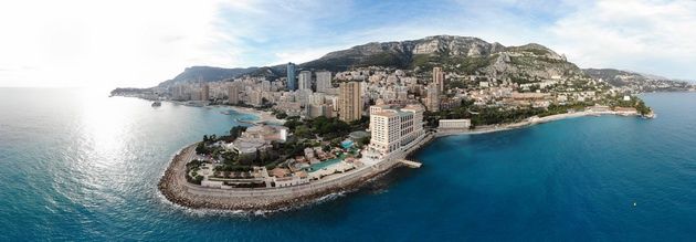 DJI Mavic Air - 180-stopniowa panorama hotelu Monako Bay