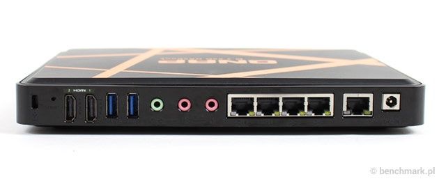 QNAP TBS-453A Widok z tyłu