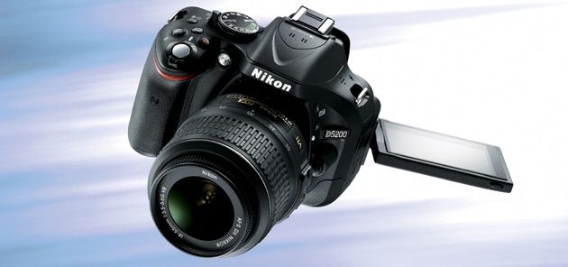 Nikon D5200 lustrzanka aparat cyfrowy front ekran odchylony obiektyw premiera