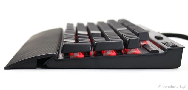 Corsair K70 Rapidfire - klawiatura z dołączoną podkładką pod nadgarstki