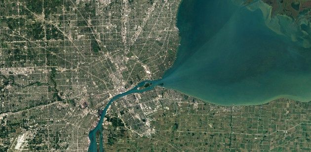 Google Mapy Landsat 8 Detroit, Michigan