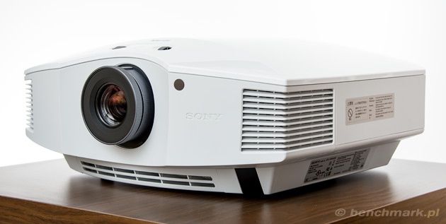 Sony VPL-HW40ES widok bok przód