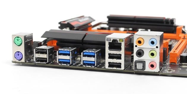 Gigabyte GA-X99-SOC Champion - tylny panel