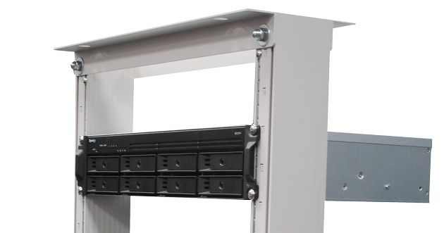RS1219+ w stelazu rack