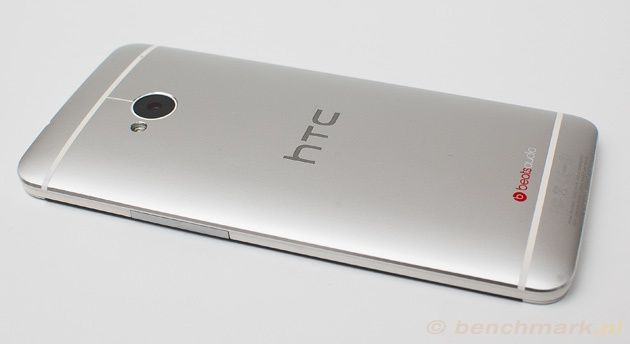HTC One bok prawy