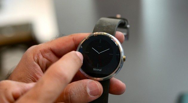 Moto 360 dłoń