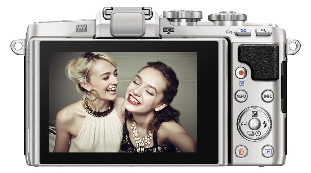 Olympus E-PL7 tył