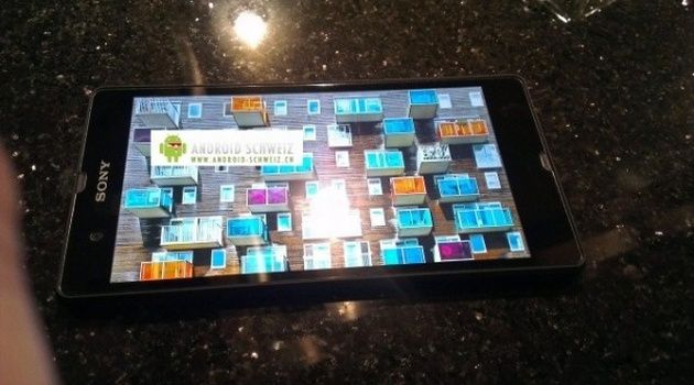 Sony C6603 Yuga smartfon