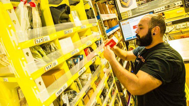 Amazon pracownik