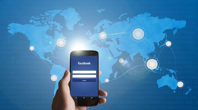 Facebook smartfon