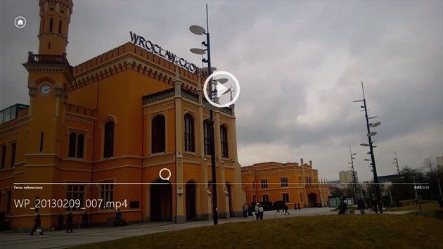 Odtwarzanie filmów na ekranie TV