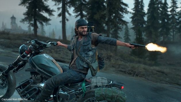 Days Gone - strzał do tyłu na motocyklu