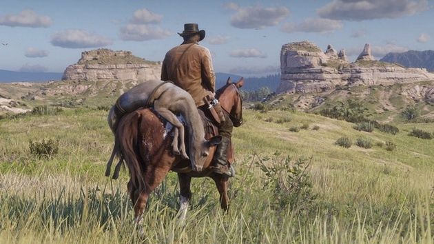 Red Dead Redemption 2 - upolowana sarna przytroczona do siodła