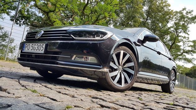 VW Passat Variant - bok