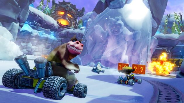 Crash Team Racing Nitro-Fueled - starcie przy zamrożonym niedźwiedziu