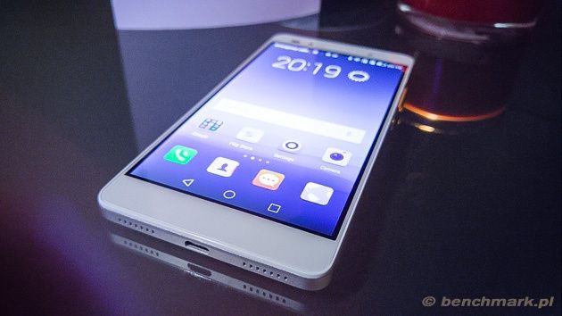 Honor 7 stolik zbliżenie