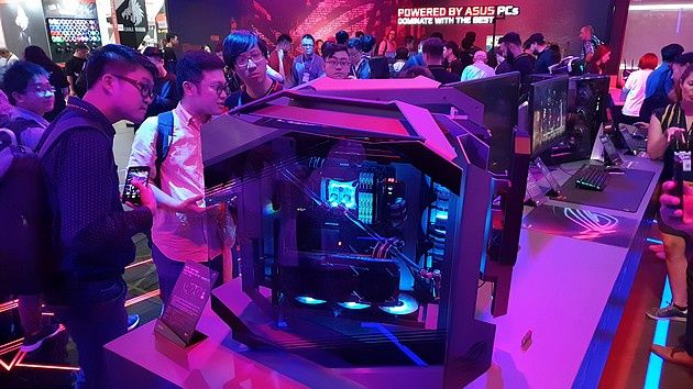 Komputer ASUS z kartą ROG Matrix GeForce RTX 2080 Ti