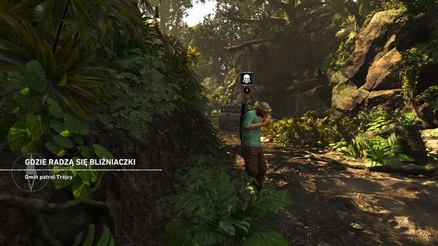 Shadow of the Tomb Raider - lara przylepiona do ściany