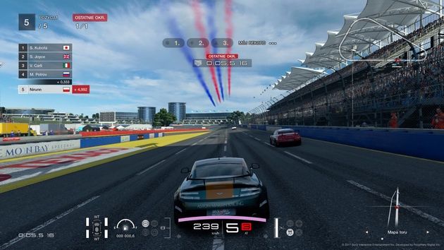 Gran Turismo Sport - przelot samolotów nad torem