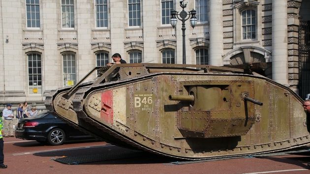 Wargaming świętuje 100 lat czołgów - kierowca repliki Mark IV