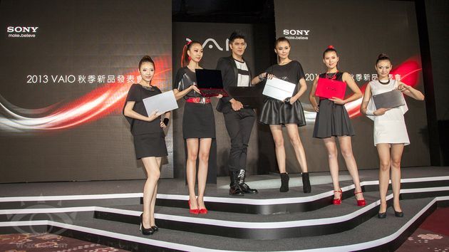 Sony konferencja laptopy hostessy zdjęcie