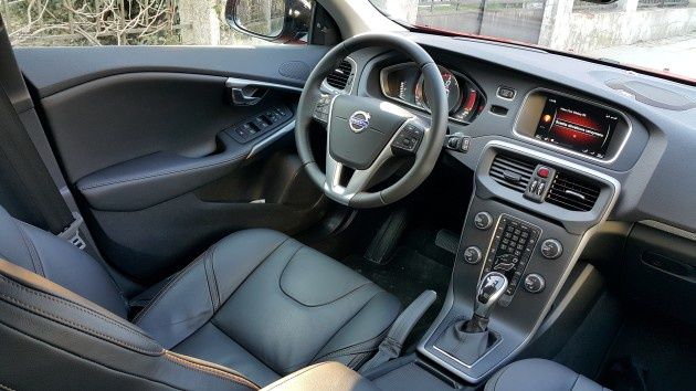 Volvo V40 Cross Country T5 AWD - wnętrze