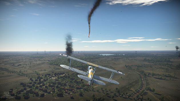 War Thunder - płonący samolot na horyzoncie