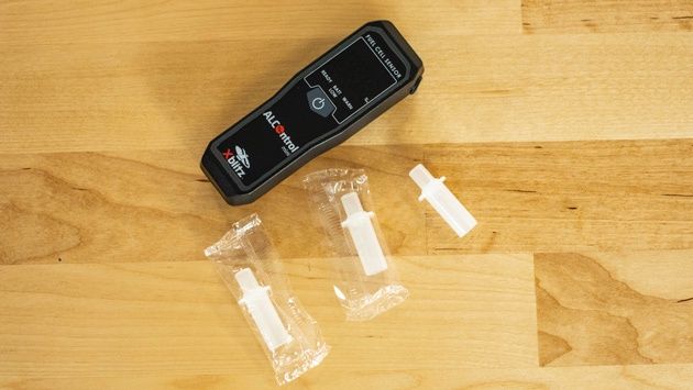 Xblitz Alcontrol mini - tani i dobry alkomat