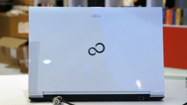Fujitsu Lifebook AH562 laptop