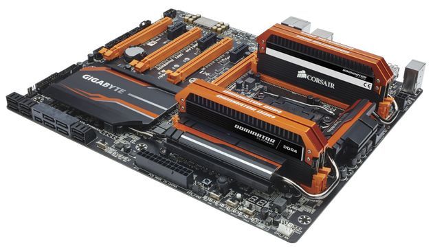 Corsair Dominator Platinum pamięć na płycie głównej Gigabyte GA-X99-SOC Champion