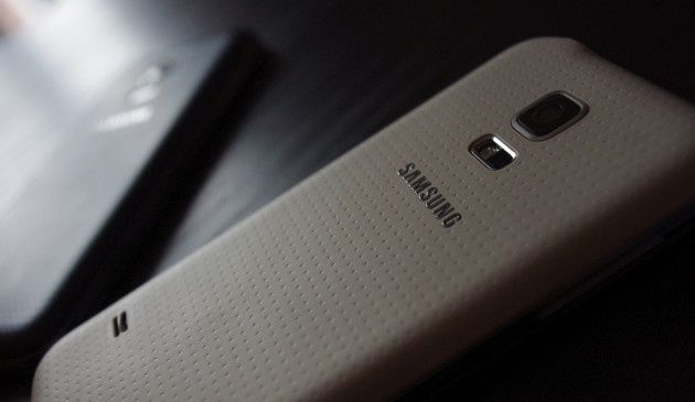 Galaxy S5 mini smartfon