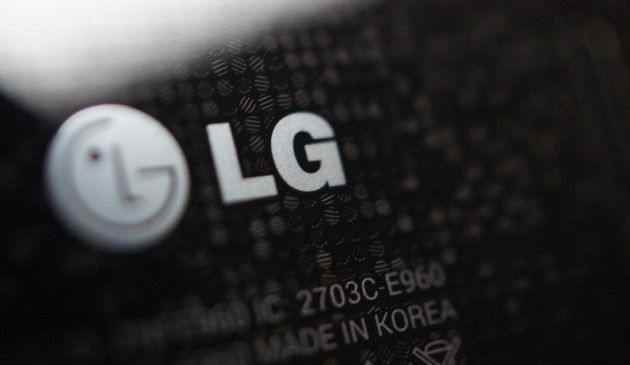 LG-F320 smarfton przecieki