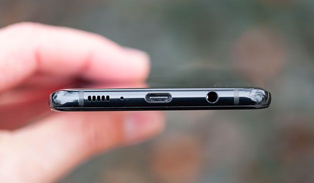 Samsung Galaxy A9 2018 - głośnik, USB typ C, mini jack 3,5 mm