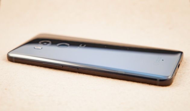 HTC U11+ przyciski