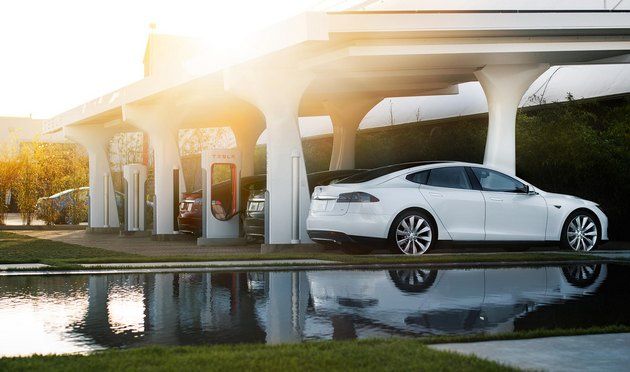 Tesla Model S stacja