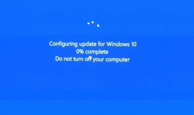Windows10 configuring update 0% complete
