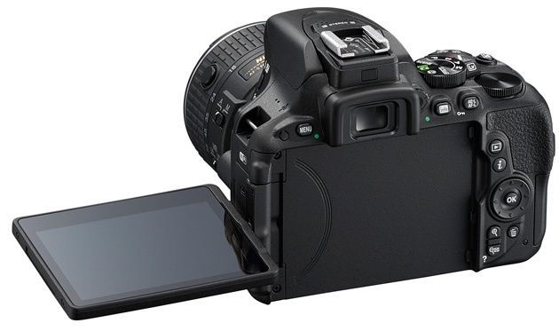 Nikon D5500 LCD odchylone