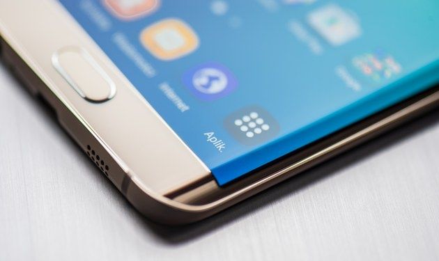 samsung galaxy s6 edge plus pod kątem
