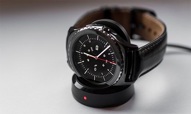 Samsung Gear S2 - ładowarka indukcyjna