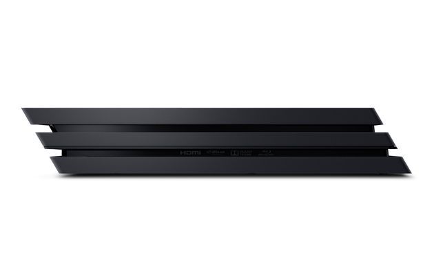 Playstation 4 Pro - widok z boku