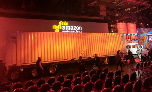 Amazon Snowmobile ciężarówka bok