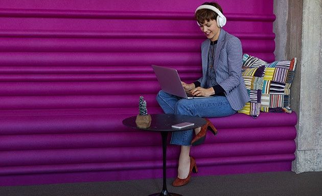 Plantronics milenialsi kobieta