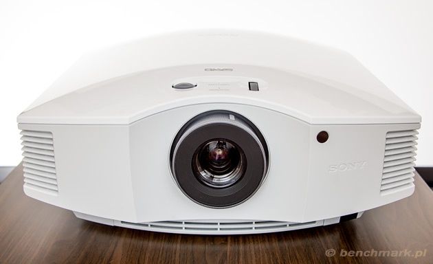 Sony VPL-HW40ES widok przód stolik