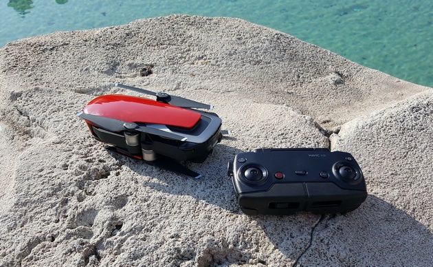 DJI Mavic Air - złożony dron i złożona aparatura