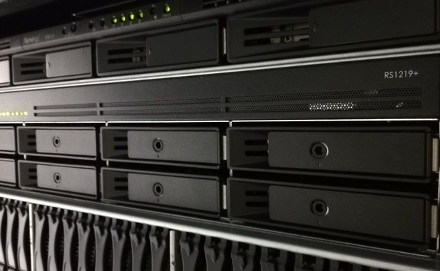 RS1219+ w racku