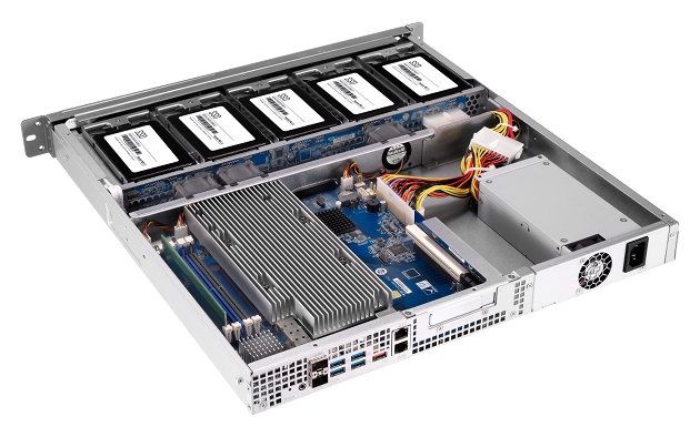 QNAP z serii TS-x77XU