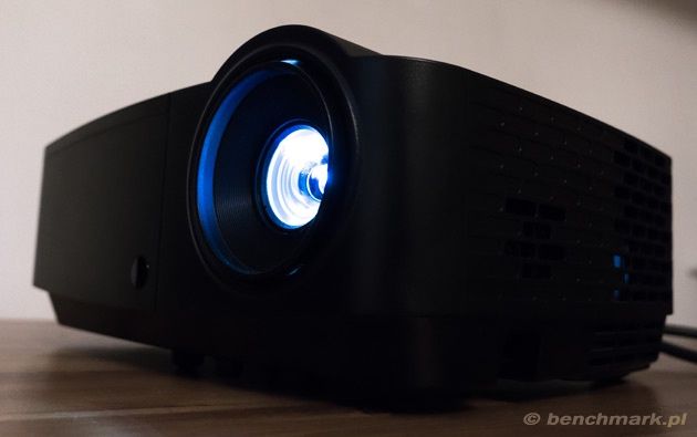 InFocus IN119HDx projektor włączony