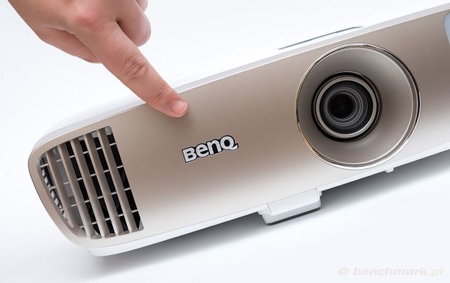 BenQ W2000 przednia ścianka logo
